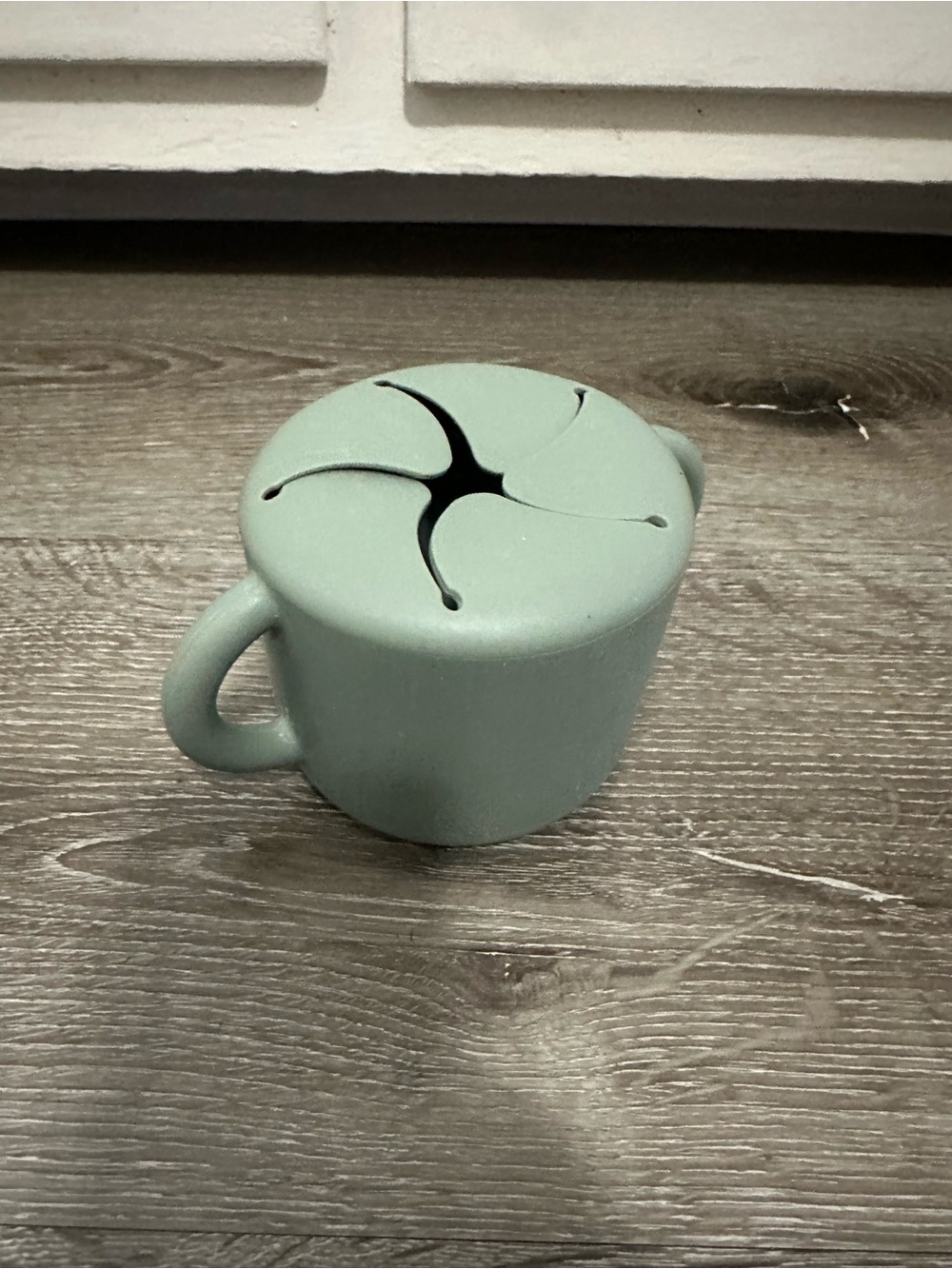 Silicone Snack Cup with Lid for Kids - Mint Green